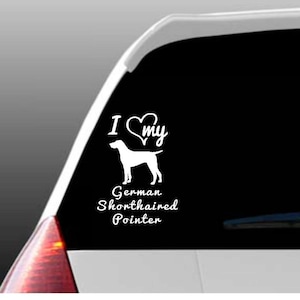 Puede incluir: Pegatina de vinilo blanco para la ventana de un coche. La pegatina presenta la silueta de un Braco Alemán de Pelo Corto con el texto "Me encanta mi Braco Alemán de Pelo Corto".