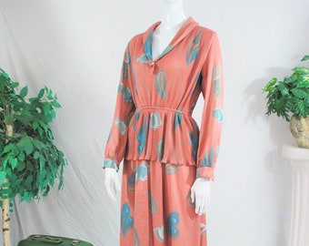 1970’s Floral Pleated Long Sleeve Dress | Vintage 70’s flowy midi Dress
