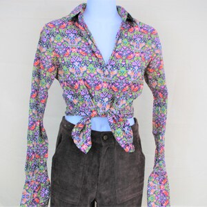 VTG 90s does 70s Tie Up Floral Crop Top Vintage Hippie Psychedelic Crop Top Size Small image 2