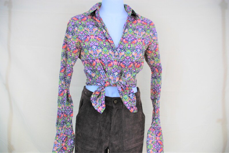 VTG 90s does 70s Tie Up Floral Crop Top Vintage Hippie Psychedelic Crop Top Size Small image 2