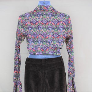 VTG 90s does 70s Tie Up Floral Crop Top Vintage Hippie Psychedelic Crop Top Size Small image 4