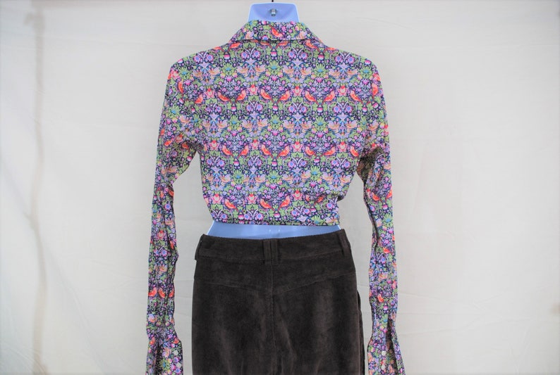 VTG 90s does 70s Tie Up Floral Crop Top Vintage Hippie Psychedelic Crop Top Size Small image 4