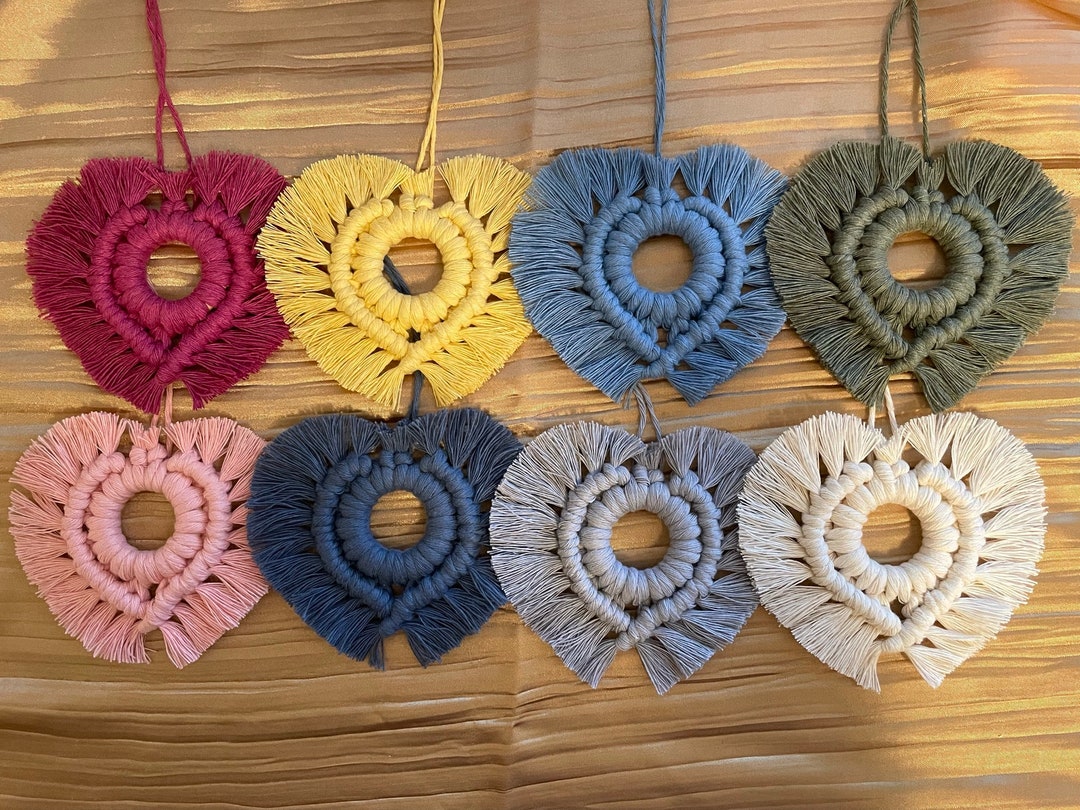 Macrame Heart Ornament or Wallhanging MULTIPLE COLORS Etsy.de