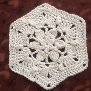 Virkmönster - Daphne Virkad Hexagon och Halv Hexagon