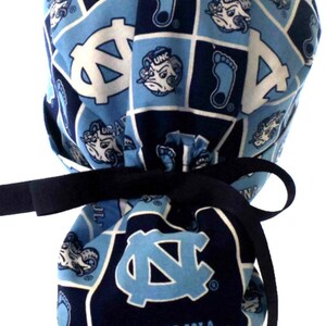 Women's North Carolina Tar Heels Ponytail Medical Surgical Scrub Hat Optional Satin Lining, Optional Buttons afbeelding 4