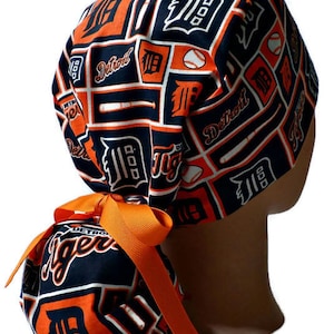 Women&#39;s Detroit Tigers  Squares Ponytail Scrub Hat, Adjustable,  in 2 Styles, w/ Optional  Buttons and Satin Lining