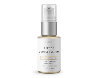 Può includere: Flacone di siero per la cura della pelle con tappo e pompa argentati. L'etichetta mostra "PEPTIDE COMPLEX SERUM" con "HYALURONIC ACID" e altri testi. La bottiglia contiene 30 ml di prodotto.