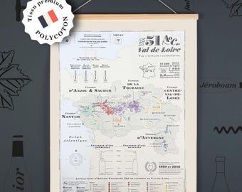 Könnte beinhalten: Ein gerahmter Karten-Druck der Weinregion Rhône-Tal mit detaillierten Illustrationen und Text. Die Karte ist auf Polycotton-Gewebe gedruckt und trägt den Text "Fabriqué en France". Der Druck wird von Holzleisten gehalten.