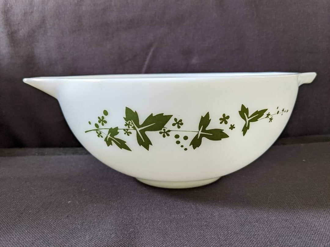 Vintage J&J Pyrex Hawthorn Casserole Dish: 1960s Kitchenalia - Etsy UK