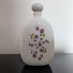 Vintage Avon Lavendel Milchglas Parfüm Flasche: Blumenmuster, 1970er Jahre
