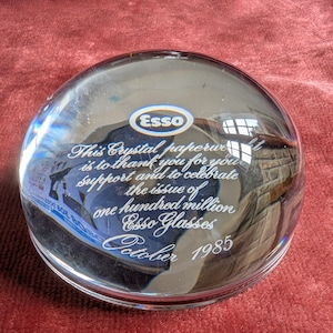Cristal D&#39;Arcques Paris Esso Paperweight Magnifying Paperweight 1985
