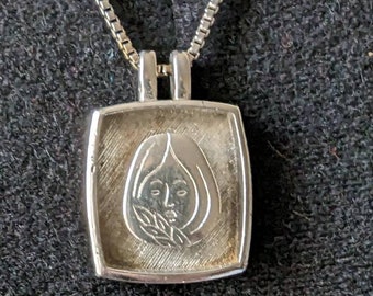 Collier pendentif en étain style déesse sur chaîne cadeau déesse de style scandinave