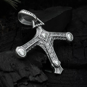 Sword Hunter Badge pendant, Ludwig of Healing Church, video game necklace, cosplay fantasy LARP jewelry
