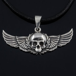 Colgante de calavera alada • Marine espacial • Cosplay LARP del ejército imperial • Colgante de regalo de joyería gótica única • Joyería de videojuegos