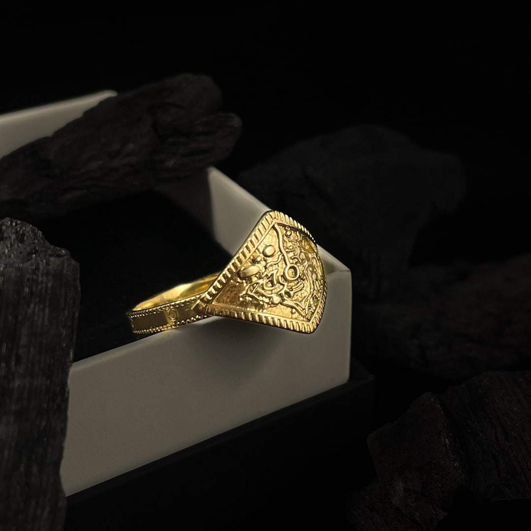 Ring of Favor and Protection With Ornament Gold Plated Cosplay