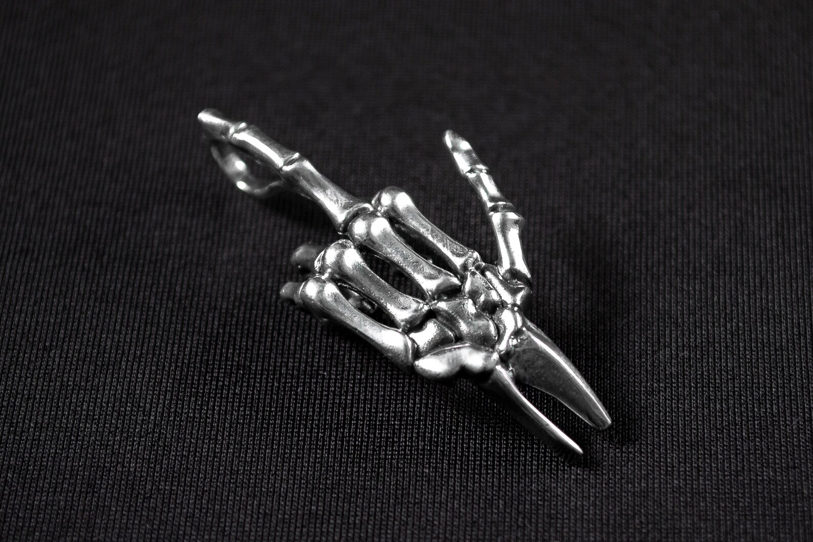 URONE Totenkopf Ohrringe Sterling Silber - Gothic Skelett Hand Tropfen Ohrringe Für Frauen