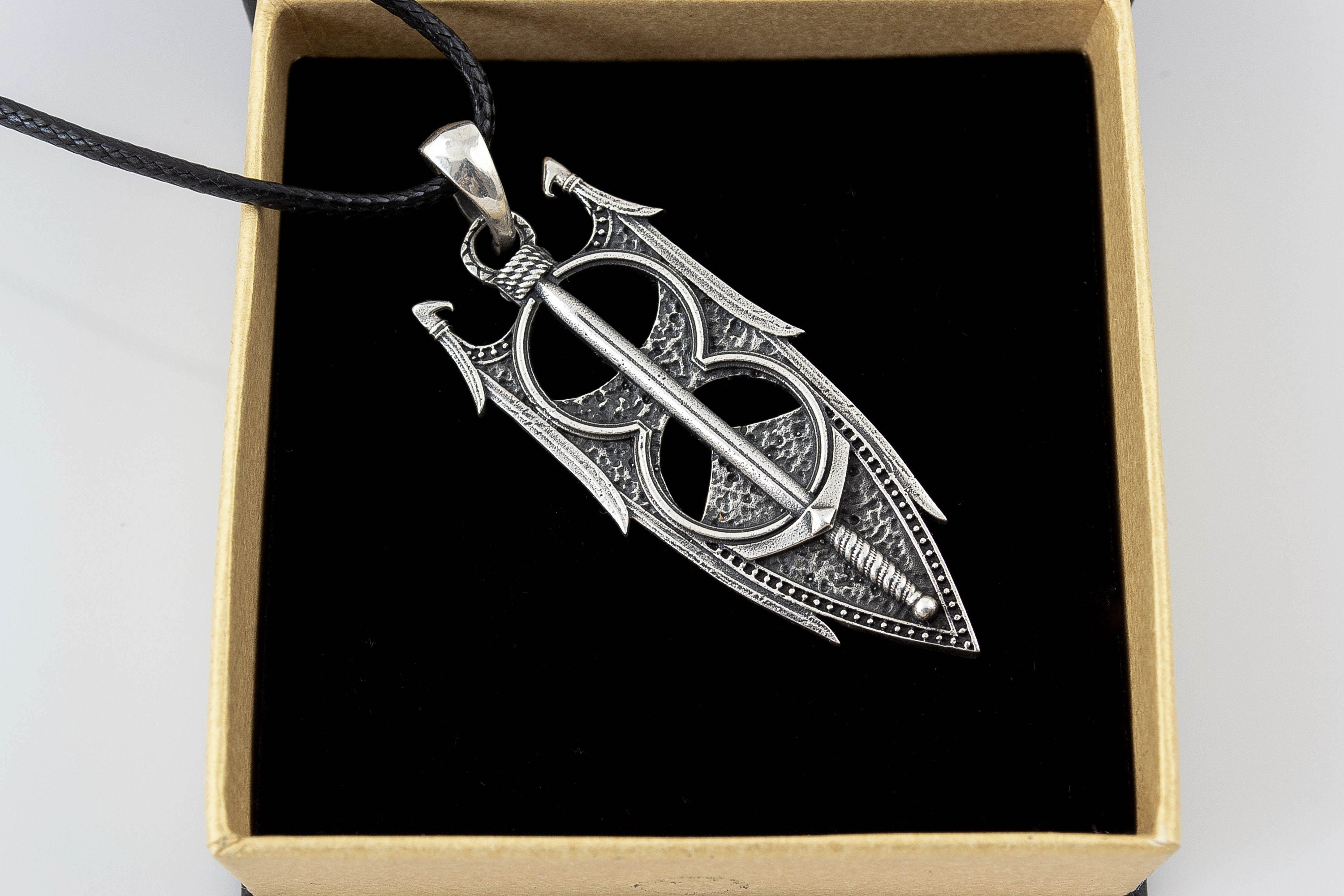 Амулет акатоша. Амулет акатоша. Амулет акатоша скайрим. Амулеты богов скайрим. Знак акатоша.