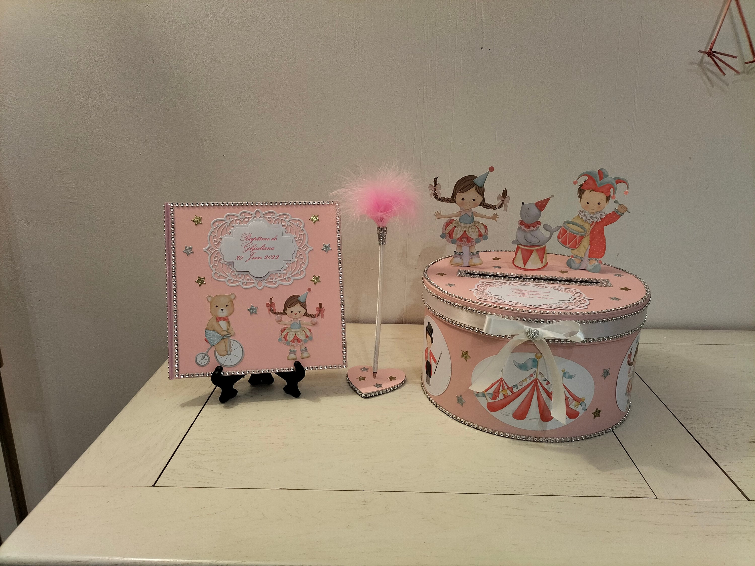Urne de Baptême ou d'anniversaire Pour Fille Garçon avec Son Livre d'or et Stylo sur Le Thème Du Cir
