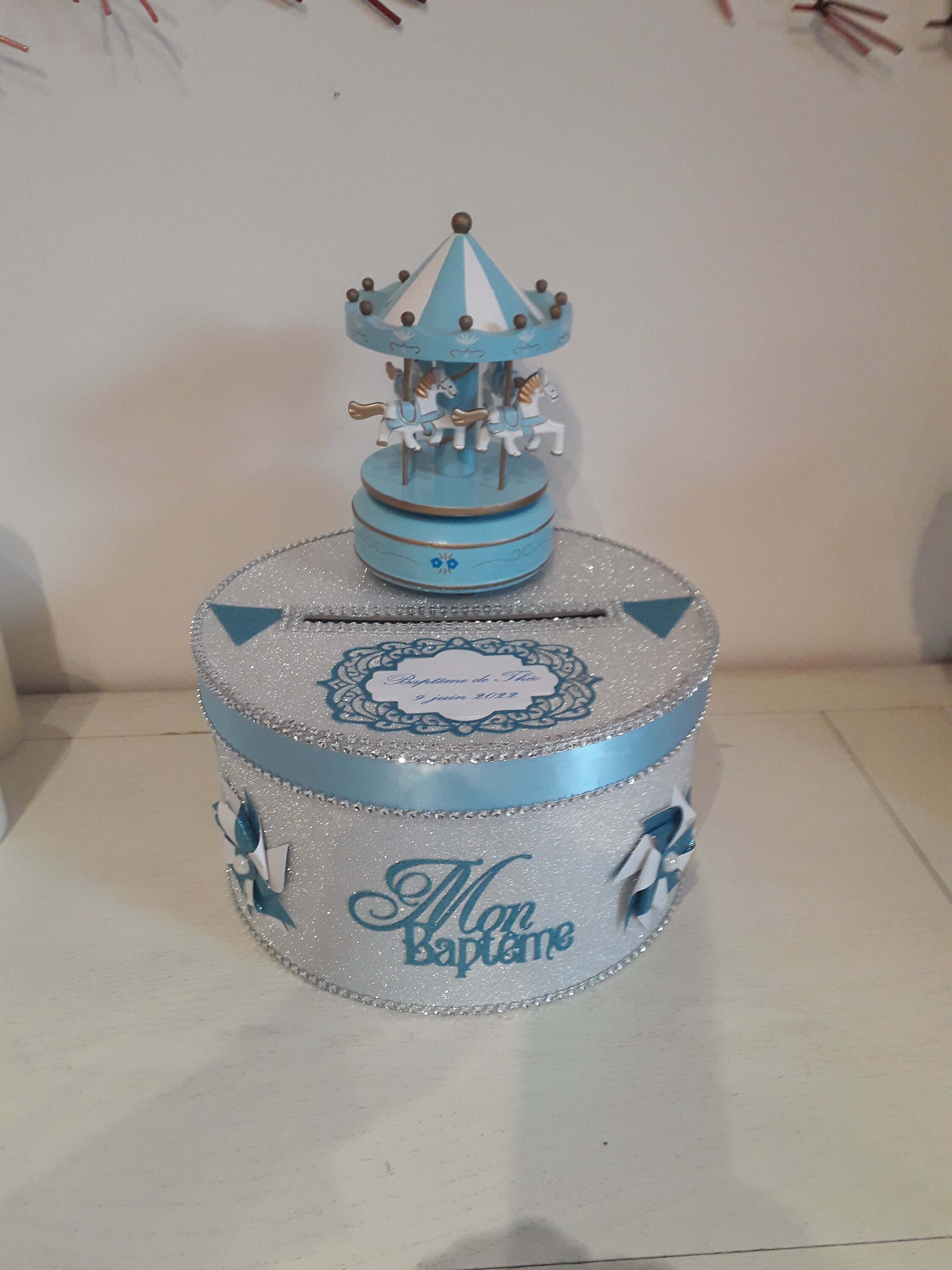 Urne de Baptême Garçon sur Le Thème Carrousel