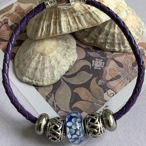 Bracelet à breloques en cuir inspiré de Pandora avec breloque perle au chalumeau