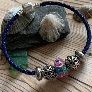 Bracelet à breloques en cuir inspiré de Pandora avec breloque perle au chalumeau