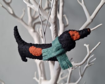 Black & tan dachshund, sausage dog decoration. Hanging wool felt dog decoration for Christmas tree. Handmade decoration, xmas tree ornament.