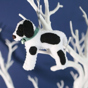 Black and White Springer Spaniel decoration. Hanging wool felt dog decoration for Christmas tree. Handmade decoration, xmas tree ornament.