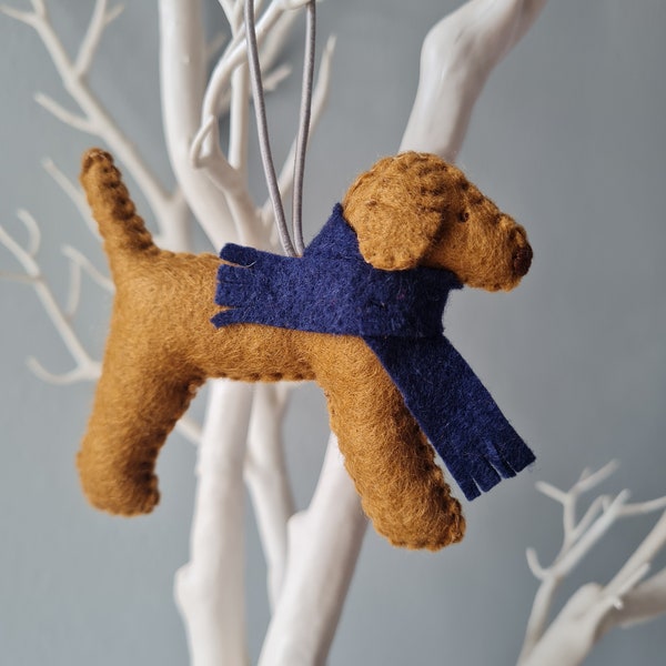 Decorazione a forma di volpe rossa Labrador. Decorazione a forma di cane in feltro di lana da appendere all'albero di Natale. Decorazione fatta a mano, ornamento per albero di Natale.