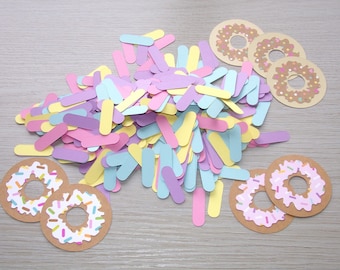 Confeti de cumpleaños con forma de donut: Mini donuts con chispas de chocolate, chispas de cartulina hechas a mano