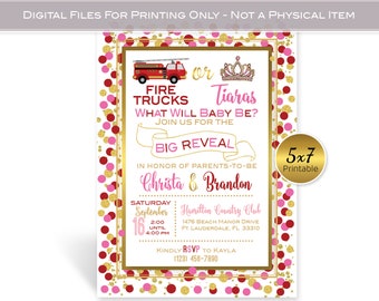 Könnte beinhalten: Eine 5x7 druckbare Gender Reveal Einladung mit einem roten, weißen und goldenen Konfetti-Hintergrund. Die Einladung zeigt ein rotes Feuerwehrauto und eine rosafarbene Tiara mit dem Text "Feuerwehrwagen oder Tiaras? Was wird das Baby sein? Seien Sie dabei bei der großen Enthüllung." Die Einladung ist für Christa und Brandon und findet am Samstag, den 16. September von 14:00 bis 16:00 Uhr im Hamilton Country Club statt. Bitte melden Sie sich bei Kayla unter (123) 456-7890 an.
