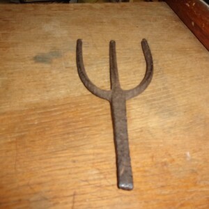 Primitive Antique Blacksmith hand forged iron 3 prong fish frog eel spear gig