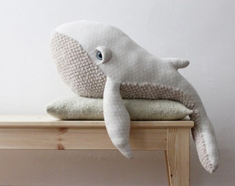 Peluche fatto a mano con grande balena bianca di peluche - Decorazione per la cameretta a tema oceano - Peluche nautico - Regalo unico per bambini e amanti del mare