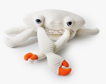 Miniature Crab Plushie – Adorable Handcrafted Ocean Critter Soft Toy – Tiny Stuffed Animal for Kids and Collectors