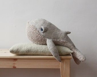 Handgemaakte kleine walvis knuffeldier - schattige oceaan knuffel - nautische kwekerij decor - walvis minnaar cadeau - zacht knuffeldier