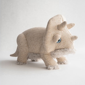 Entzückendes Dinosaurier Stofftier - Handgemachtes Plüschtier für Kinder - Süßes Dino-Kuscheltier - Geschenk für Kinder - Prähistorisches Tier Kinderzimmer Dekor