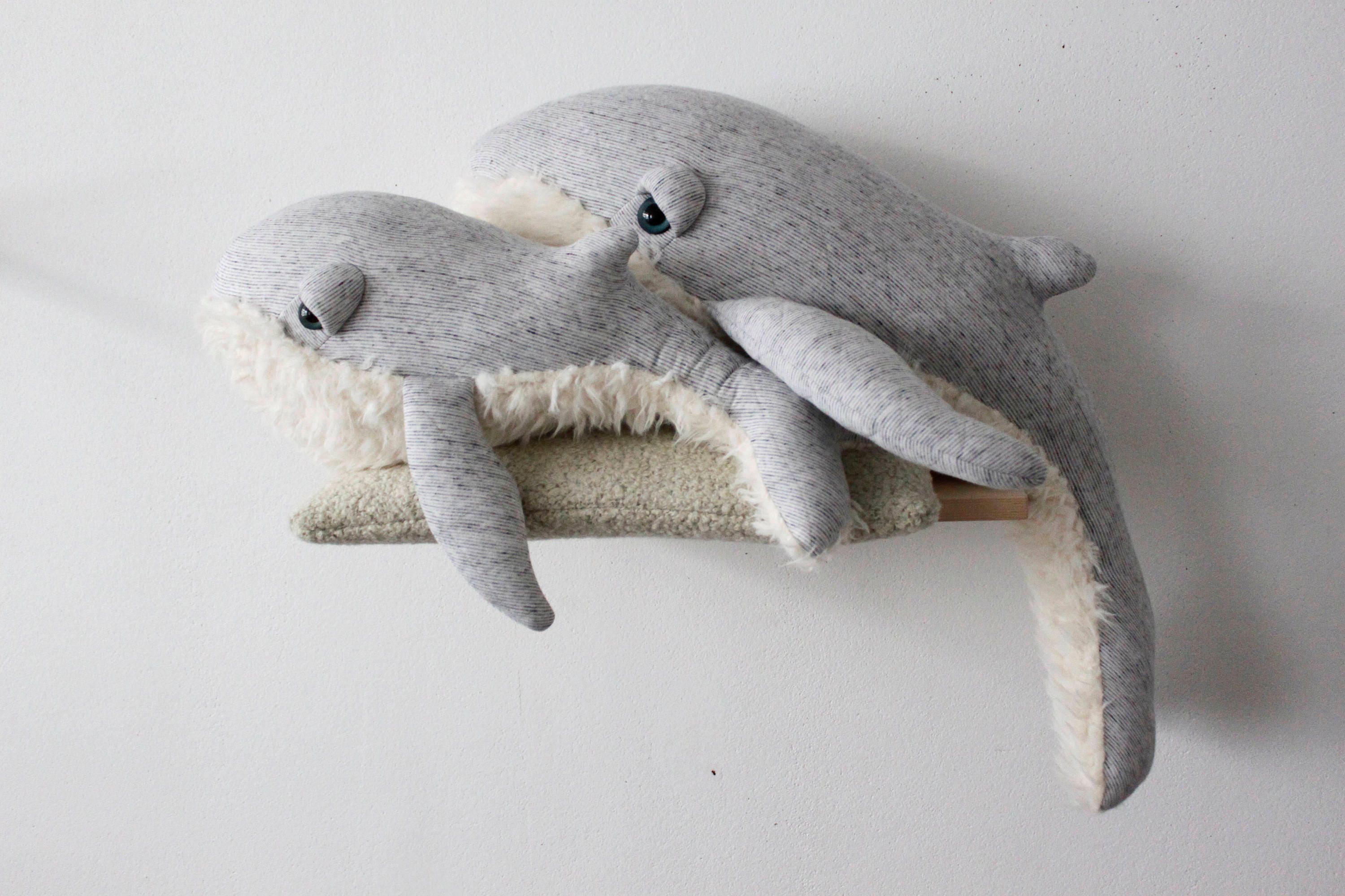 手作りのクジラのぬいぐるみ - 海の子供部屋の装飾 - かわいい海を