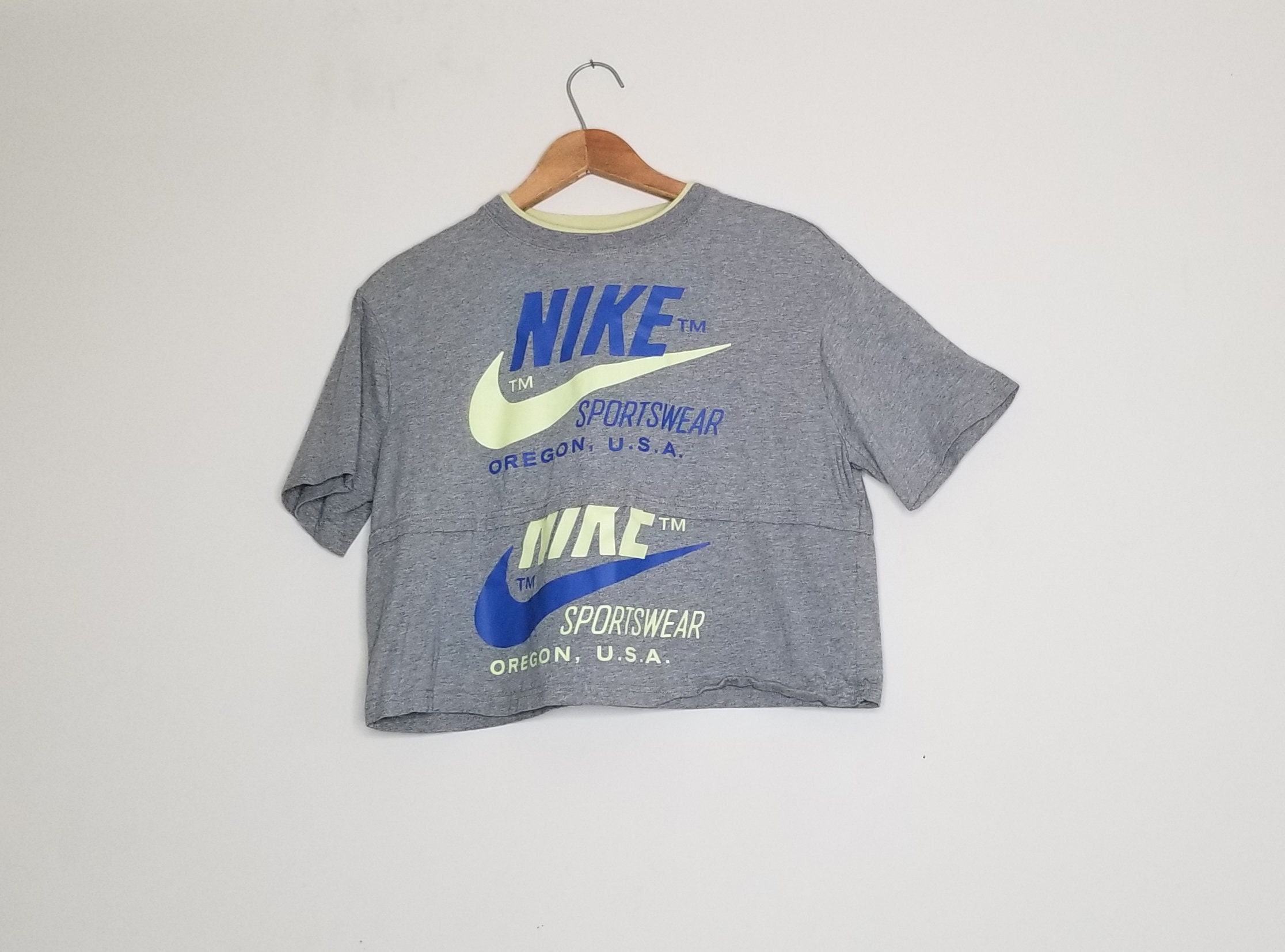 Vintage Cropped Nike Hoodie. X-Large — TopBoy