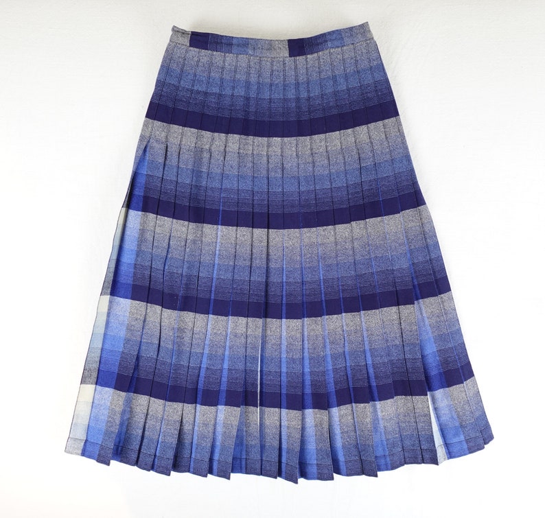 Vintage Sportrite Blue Pacific Reversible Wool Plaid Skirt, Women's Size 2, Shades of Blue High Waist image 2