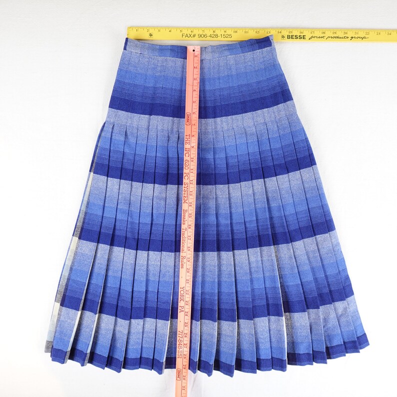 Vintage Sportrite Blue Pacific Reversible Wool Plaid Skirt, Women's Size 2, Shades of Blue High Waist image 9