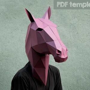 Maschera da cavallo stampabile. Modello di maschera 3D. Cartamodello low poly, maschera da uomo per Halloween o maschera da ballo.