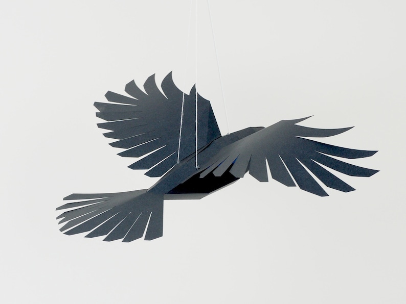 Escultura de cuervo, pájaro de papel 3D. Patrón SVG y PDF de cuervo de papel. Academia oscura, gótico, decoración de Halloween. imagen 8