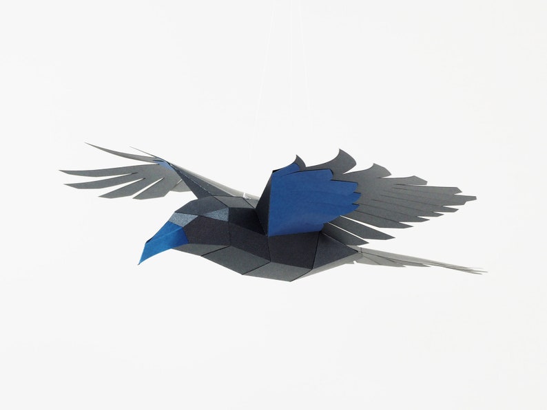 Escultura de cuervo, pájaro de papel 3D. Patrón SVG y PDF de cuervo de papel. Academia oscura, gótico, decoración de Halloween. imagen 2