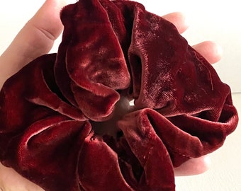 Chouchou velours rouge pour cheveux - velours de soie - différents coloris et tailles