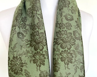 Foulard soie vert imprimé dentelle gris moyen style vintage - satin soie doux