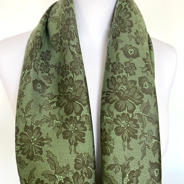 Foulard soie vert imprimé dentelle gris moyen style vintage - satin soie doux