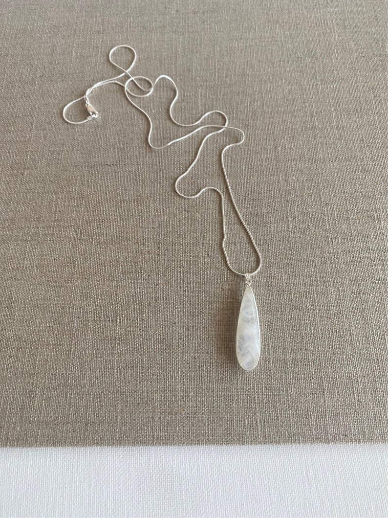 Sautoir collier en argent avec pendentif pierre de lune ovale cadeau femme image 5