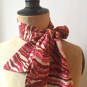 Pañuelo estrecho de seda rosa - Calentador de cuello de seda estampado rosa y rojo