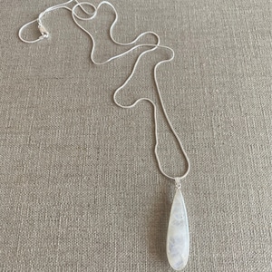 Sautoir collier en argent avec pendentif pierre de lune ovale cadeau femme image 4