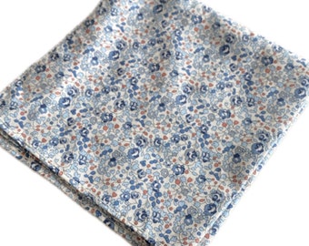 Pochette de costume Liberty Eloïse bleu - pochette pour mariage - carré avec tissu Liberty Eloïse mini fleurs bleues - foulard pochette