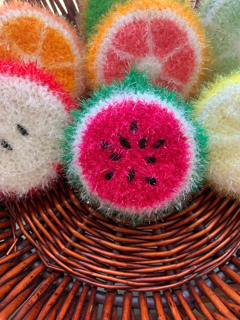 Crocheted Watermelon Dishwash Scrubby-scrubbie scrubber scrub cloth reusable gift imagem 3